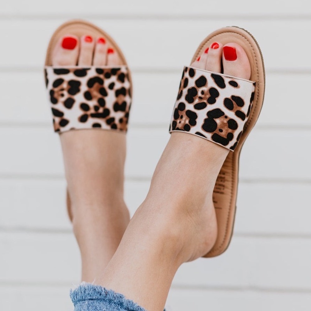 Rollasole Leopard Print Slides Sandals Women's Size Small 5.5-6.5 Flats NWT